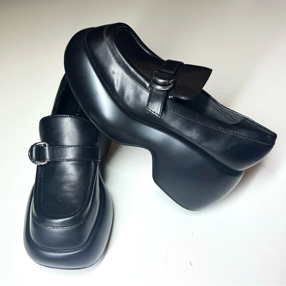 Charles & Keith excellent pre